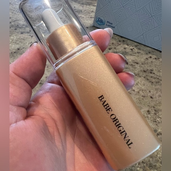 NEW BABE LOCKS DENSIFYING HAIR SERUM
1.76 oz. - Picture 9 of 9